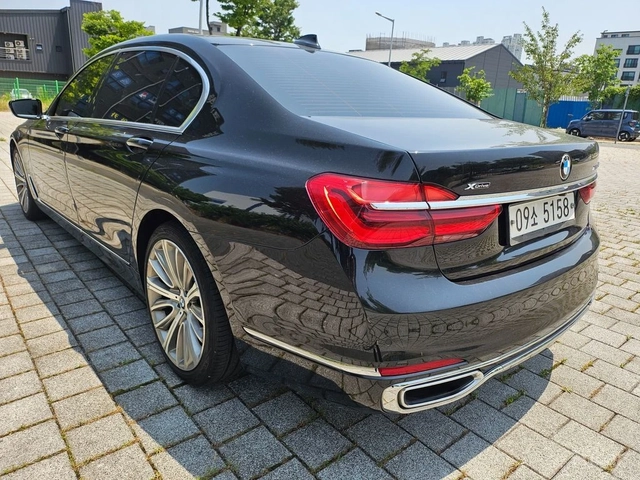 BMW 750 Li xDrive* FULL* DISTRONIC* МАСАЖ* BOWERS* 360* TV - автомобили, коли, обяви за нови и употребявани 6