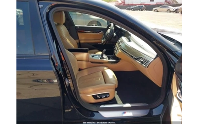 BMW 750 XDRIVE* M-PACK* ПОДГРЕВ* ОБДУХ* HARMAN* HUD* - автомобили, коли, обяви за нови и употребявани 9