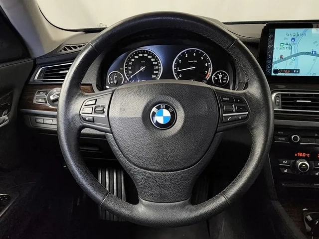 BMW 750 LI - автомобили, коли, обяви за нови и употребявани 12