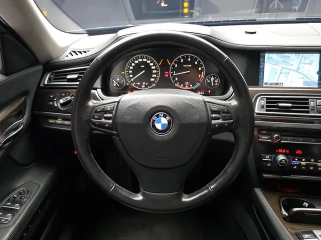 BMW 750 LI - автомобили, коли, обяви за нови и употребявани 12