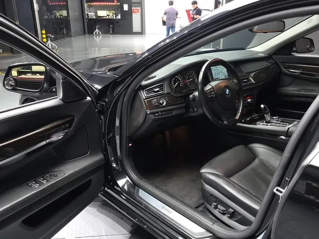 BMW 750 LI - автомобили, коли, обяви за нови и употребявани 9