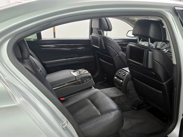 BMW 750 LI - автомобили, коли, обяви за нови и употребявани 12