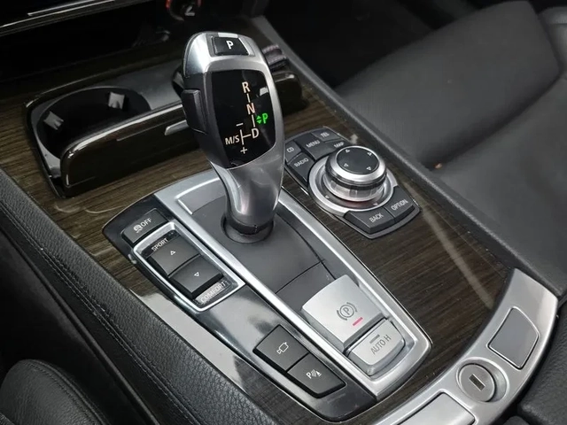 BMW 750 LI - автомобили, коли, обяви за нови и употребявани 8
