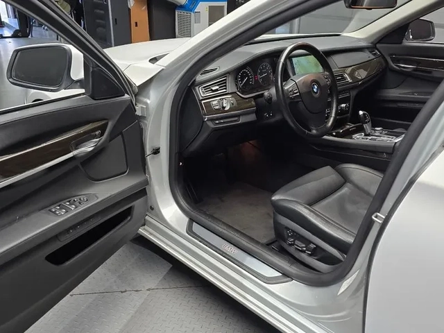BMW 750 Li - автомобили, коли, обяви за нови и употребявани 10