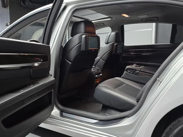 BMW 750 Li - автомобили, коли, обяви за нови и употребявани 11