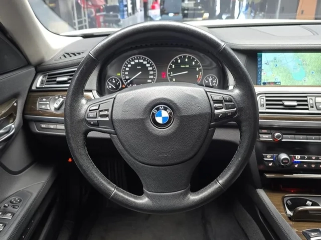 BMW 750 Li - автомобили, коли, обяви за нови и употребявани 12