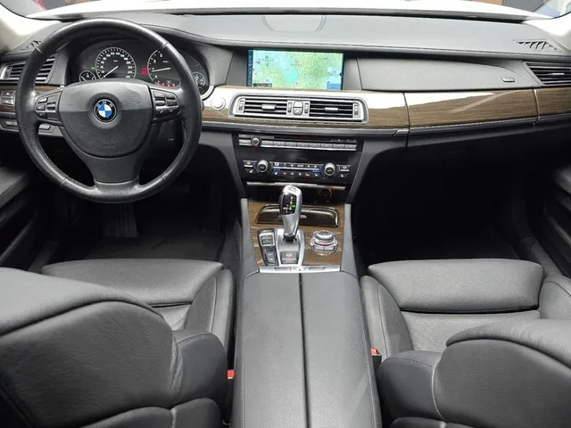 BMW 750 Li - автомобили, коли, обяви за нови и употребявани 6