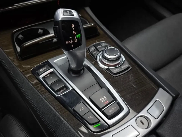 BMW 750 Li - автомобили, коли, обяви за нови и употребявани 8