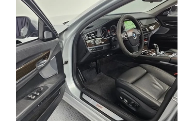 BMW 750 Li xDrive - автомобили, коли, обяви за нови и употребявани 12