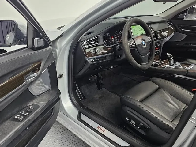 BMW 750 Li xDrive - автомобили, коли, обяви за нови и употребявани 12