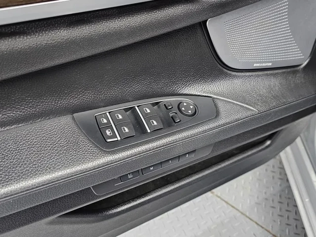BMW 750 Li xDrive - автомобили, коли, обяви за нови и употребявани 13