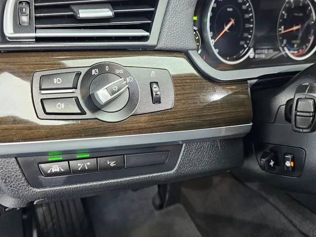 BMW 750 Li xDrive - автомобили, коли, обяви за нови и употребявани 14