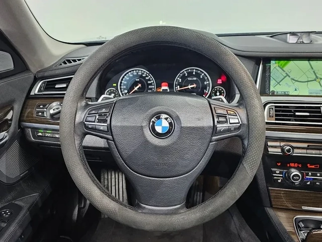 BMW 750 Li xDrive - автомобили, коли, обяви за нови и употребявани 15