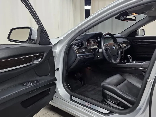 BMW 750 LI - автомобили, коли, обяви за нови и употребявани 9