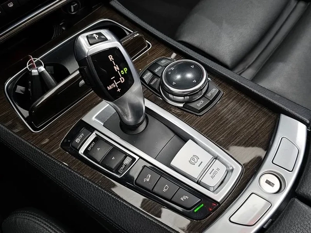 BMW 750 LI xDrive - автомобили, коли, обяви за нови и употребявани 8