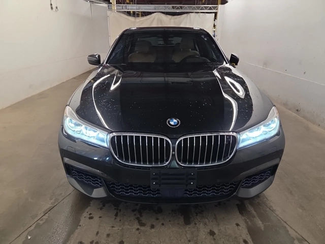 BMW 750 AWD* 93 000 KM * FULL EXTRAS - автомобили, коли, обяви за нови и употребявани 0