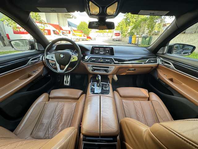 BMW 750 Carbon core M SPORT FUKK - автомобили, коли, обяви за нови и употребявани 12