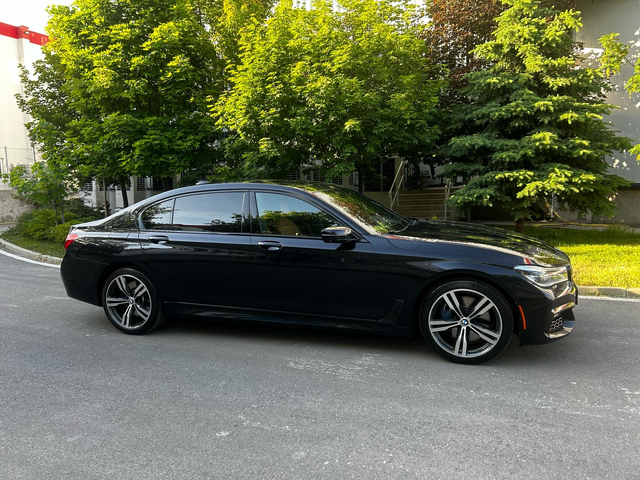 BMW 750 Carbon core M SPORT FUKK - автомобили, коли, обяви за нови и употребявани 1