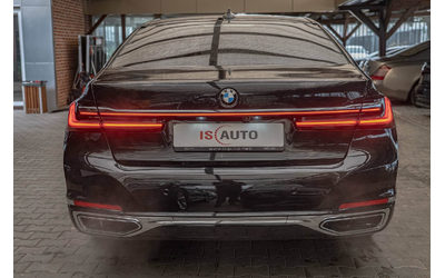 bmw-750-d-xdrive-kamera-360-rse-hud-obduhvane-laser-ambient - 3