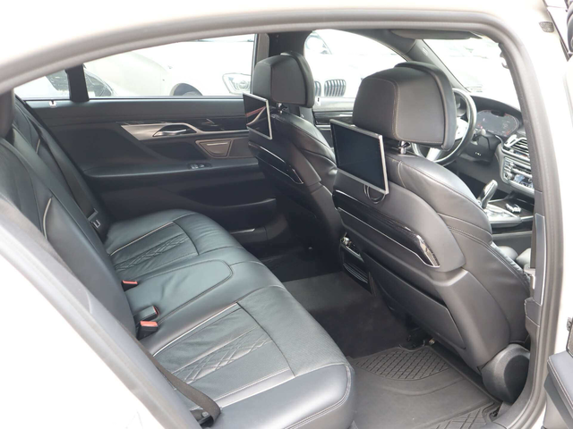 BMW 750 Long/xDrive/Individual/Harman Kardon/Обдухване/RSE - автомобили, коли, обяви за нови и употребявани 9