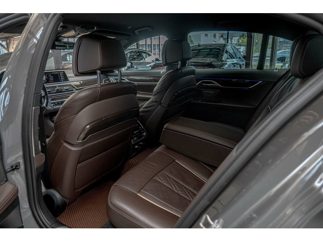 BMW 750 М-Packet/xDrive/Harman Kardon/HuD/Обдухване/Камера - автомобили, коли, обяви за нови и употребявани 8
