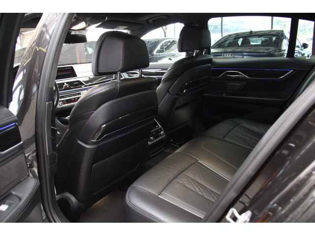 BMW 750 M-Perfomance/Laser/Алкантар/Virtual/Harman Kardon/ - автомобили, коли, обяви за нови и употребявани 7