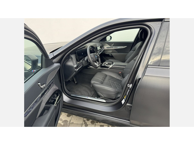 BMW 750e xDrive Sedan - автомобили, коли, обяви за нови и употребявани 7