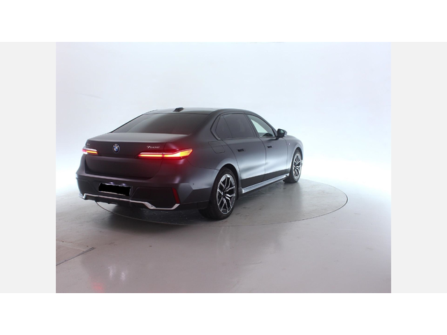 BMW 750e xDrive Sedan - автомобили, коли, обяви за нови и употребявани 1