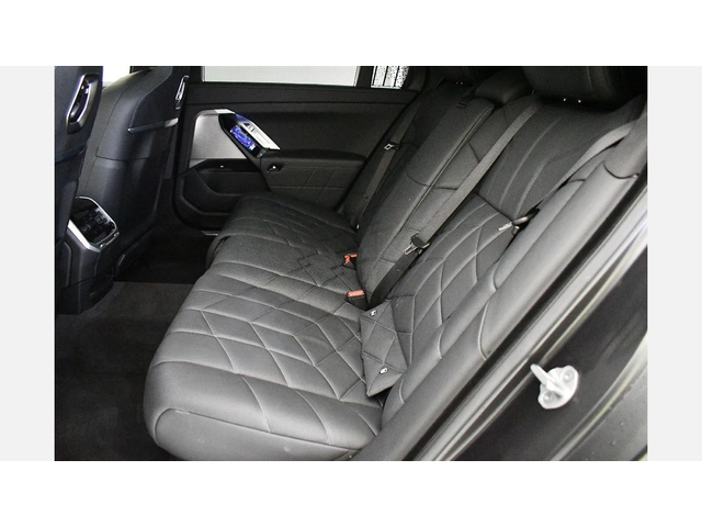 BMW 750e xDrive Sedan - автомобили, коли, обяви за нови и употребявани 7