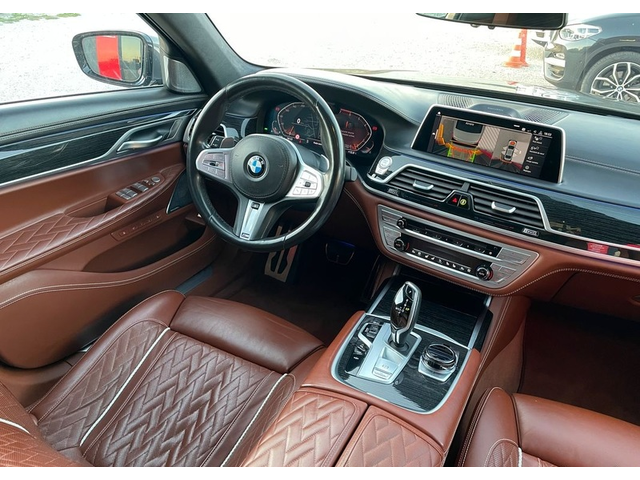 BMW 750i 750i xDrive M-Pack - автомобили, коли, обяви за нови и употребявани 6