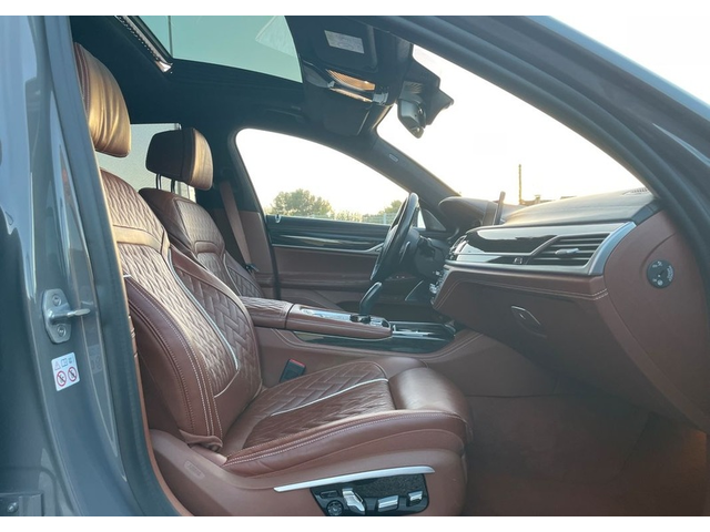 BMW 750i 750i xDrive M-Pack - автомобили, коли, обяви за нови и употребявани 8