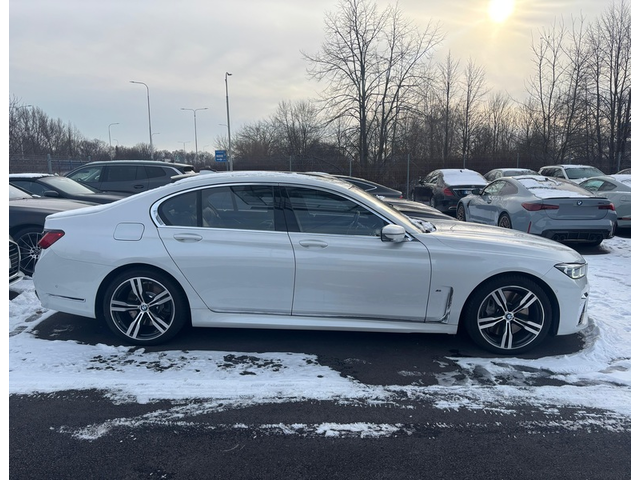 BMW 750i 750i xDrive М-Sport - автомобили, коли, обяви за нови и употребявани 1