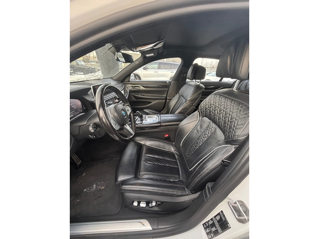 BMW 750i 750i xDrive М-Sport - автомобили, коли, обяви за нови и употребявани 3