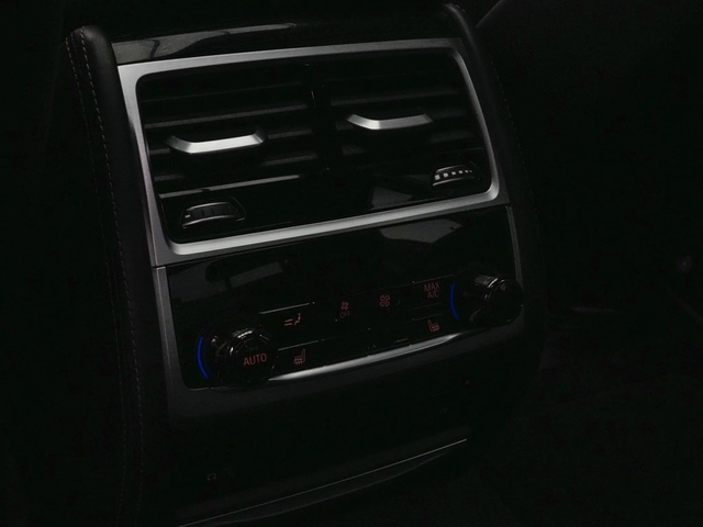 BMW 750i 750i xDrive M-Sport - автомобили, коли, обяви за нови и употребявани 10