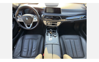 BMW 750i xDrive - автомобили, коли, обяви за нови и употребявани 6