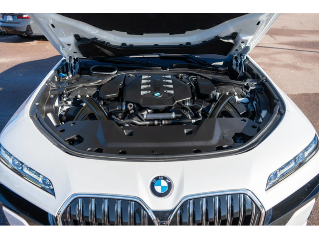 BMW 760 Swarovski* Mineral White Metallic - автомобили, коли, обяви за нови и употребявани 15