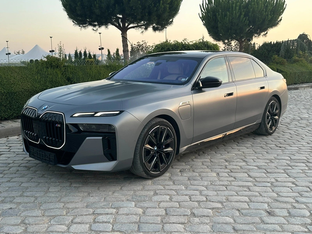 BMW 760 M760e / xDrive / AUTO DOOR/ TV THEATRE / M-SPORT PRO - автомобили, коли, обяви за нови и употребявани 0