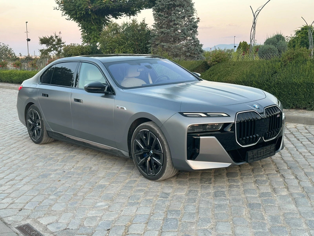BMW 760 M760e / xDrive / AUTO DOOR/ TV THEATRE / M-SPORT PRO - автомобили, коли, обяви за нови и употребявани 3