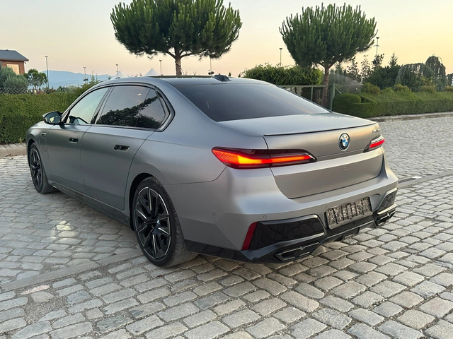 BMW 760 M760e / xDrive / AUTO DOOR/ TV THEATRE / M-SPORT PRO - автомобили, коли, обяви за нови и употребявани 5