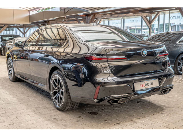 BMW 760i 4.4i V8/M-Sport/Individual/Камера 360/Обдухване/HuD/ - автомобили, коли, обяви за нови и употребявани 4