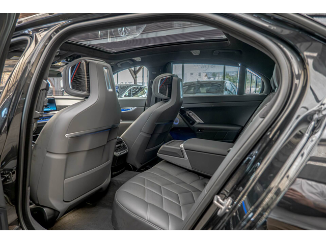 BMW 760i 4.4i V8/M-Sport/Individual/Камера 360/Обдухване/HuD/ - автомобили, коли, обяви за нови и употребявани 8