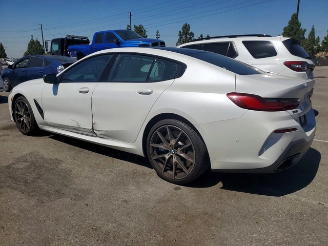 BMW 850 M850* XDRIVE* DISTRONIC* ПОДГРЕВ* ОБДУХВАНЕ* 360* - автомобили, коли, обяви за нови и употребявани 3
