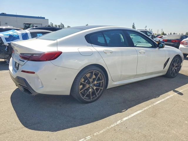 BMW 850 M850* XDRIVE* DISTRONIC* ПОДГРЕВ* ОБДУХВАНЕ* 360* - автомобили, коли, обяви за нови и употребявани 4