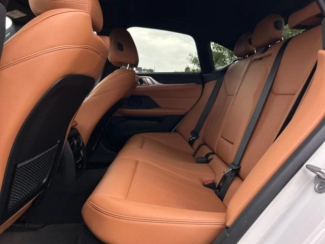 BMW i4 eDrive 40 - автомобили, коли, обяви за нови и употребявани 6