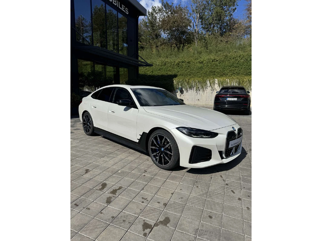 BMW i4 EDRIVE 40 - автомобили, коли, обяви за нови и употребявани 1