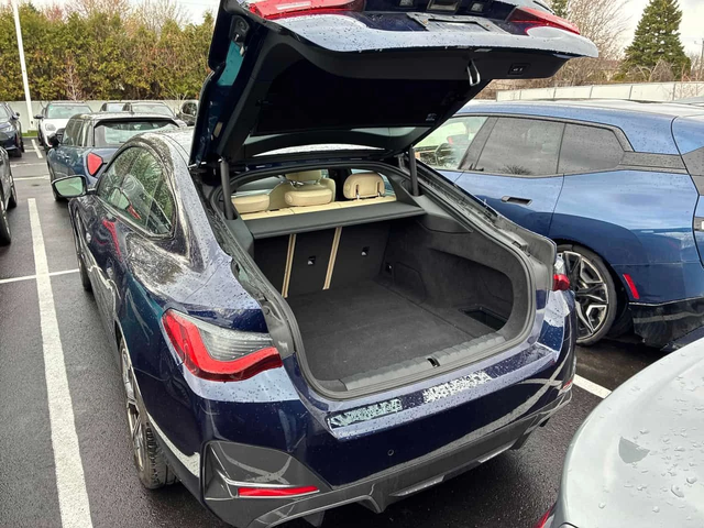 BMW i4 eDrive40 * KEYLESS * ПОДГРЕВ * ШИБИДАХ - автомобили, коли, обяви за нови и употребявани 12