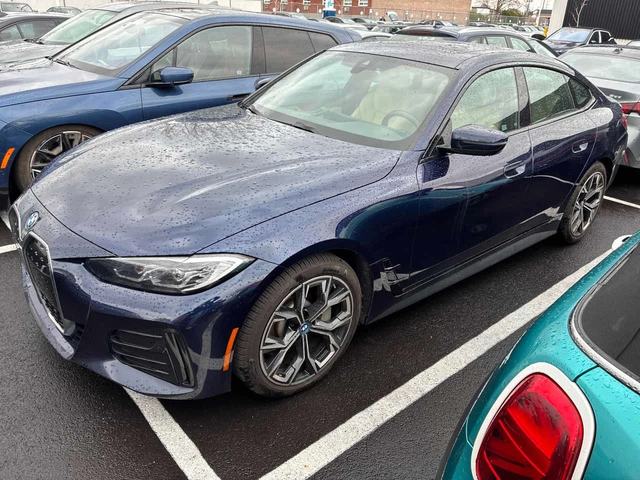 BMW i4 eDrive40 * KEYLESS * ПОДГРЕВ * ШИБИДАХ - автомобили, коли, обяви за нови и употребявани 1