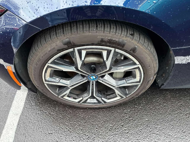 BMW i4 eDrive40 * KEYLESS * ПОДГРЕВ * ШИБИДАХ - автомобили, коли, обяви за нови и употребявани 6