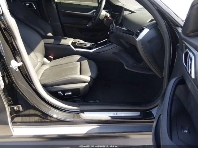 BMW i4 eDrive40* КОЖА* ПОДГРЕВ* ПАНОРАМА* КАМЕРА* KEYLESS - автомобили, коли, обяви за нови и употребявани 4
