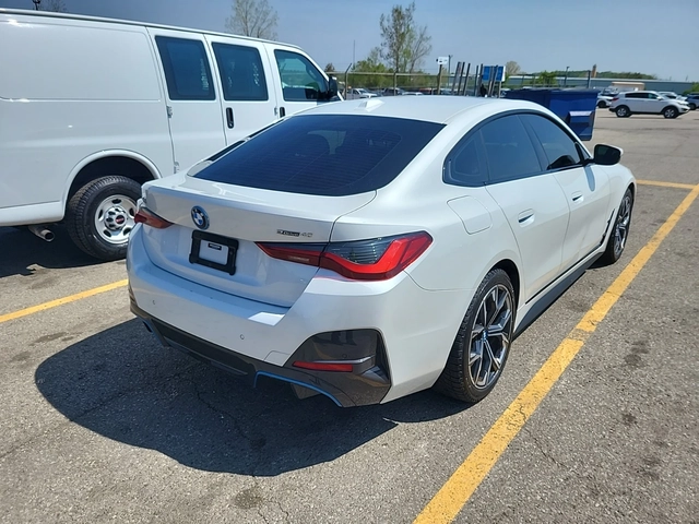 BMW i4 eDrive40 Gran Coupé / Panorama / - автомобили, коли, обяви за нови и употребявани 3